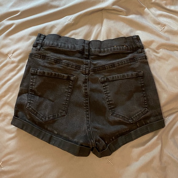 ✴️2 for $20 - Garage Black High Rise Shorts - Picture 3 of 5